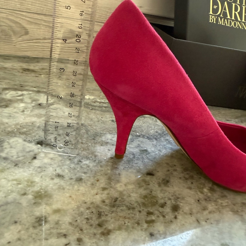 Women’s Pointed-Toe Suede Pumps in Hot Pink - Picture 5 of 8